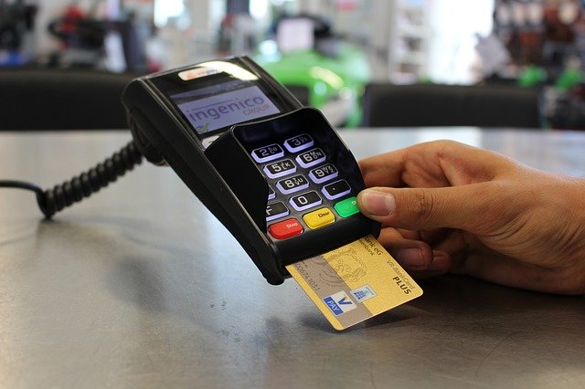 Card-Skeeming-By-POS-Machine
